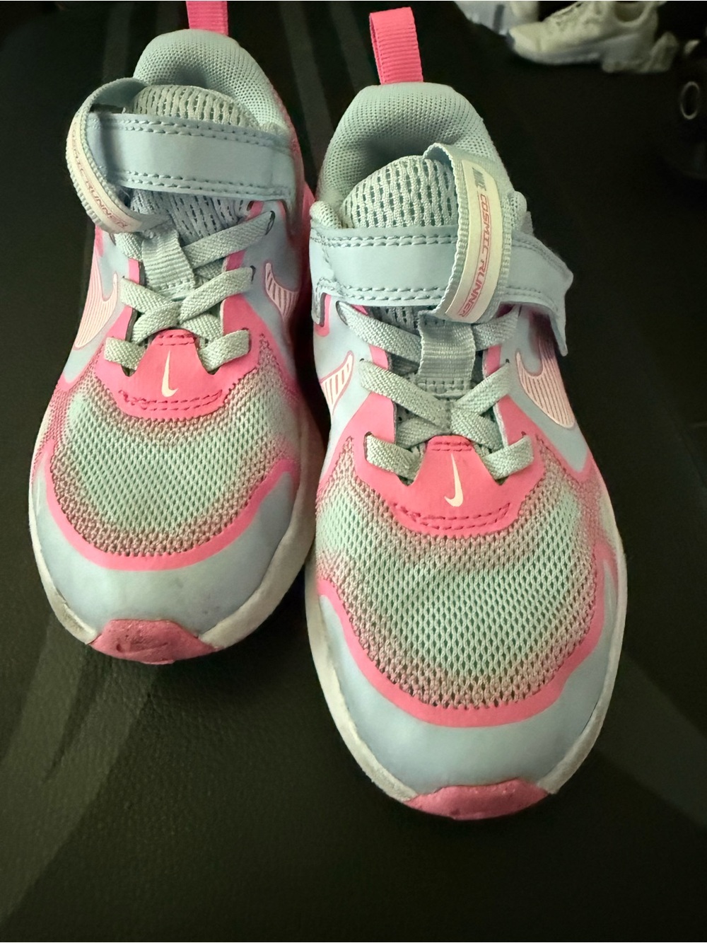 Girls Nike shoes - Picture 5 of 6